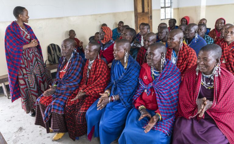 Mesha Singolyo with a women's group